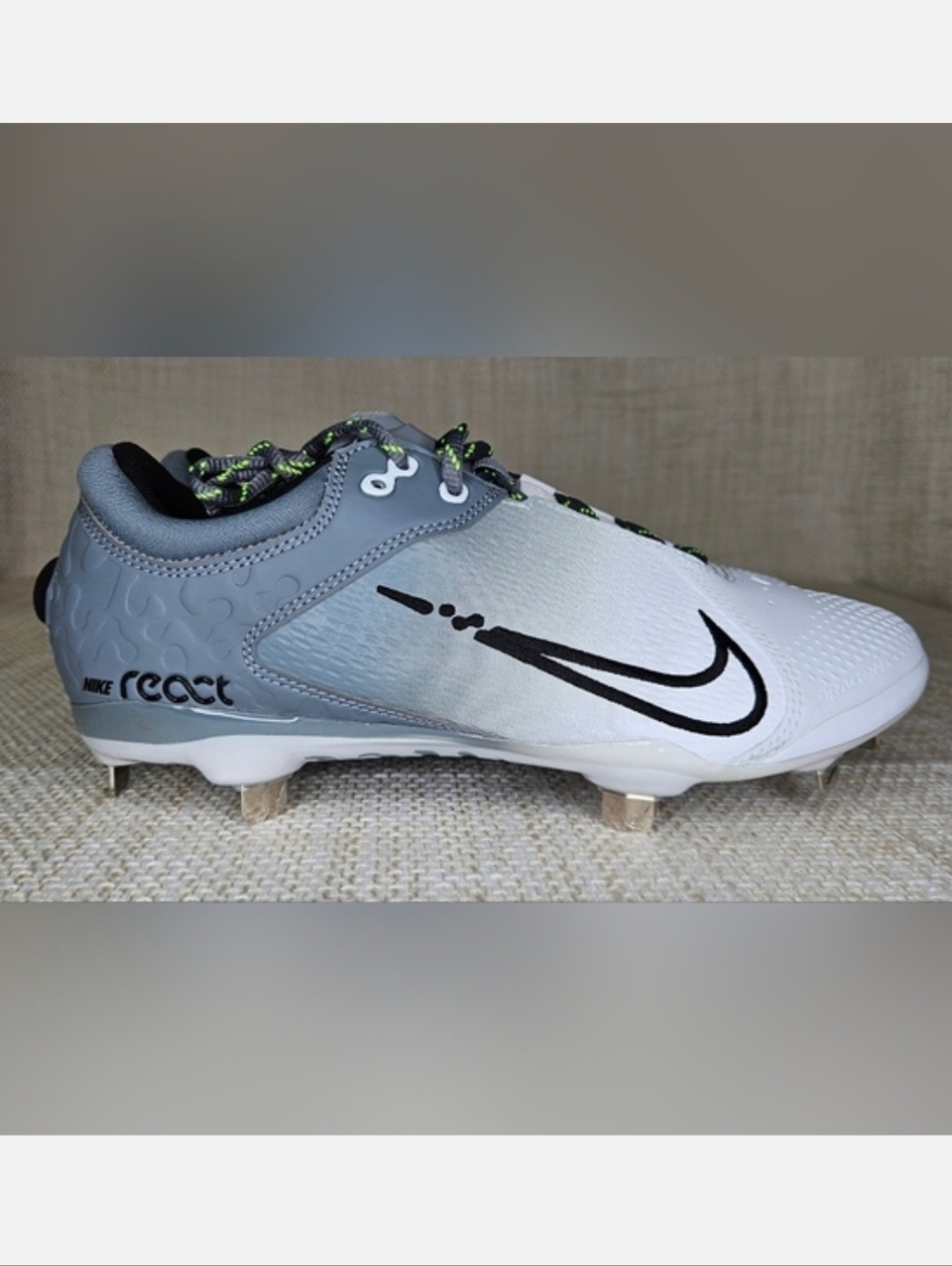 NWOT Nike Hyperdiamond 4 Elite Women's Metal Softball Cleats Gray/White Size 9